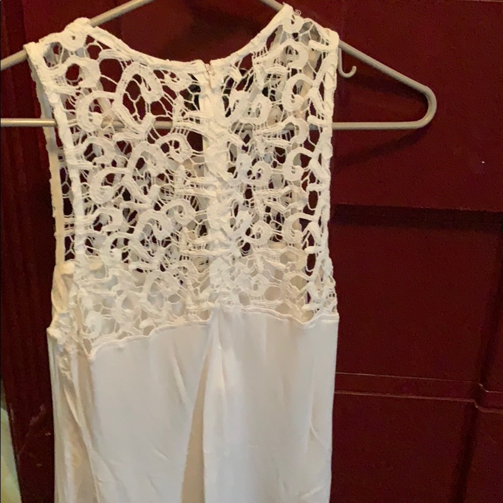 Beautiful white top - Picture 3 of 3
